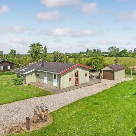 Holiday home Paradisvejen Humble Feriehus *